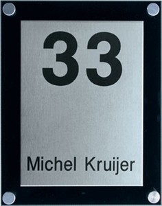 Edelstahl-Namenschild gelasert mit Rückwandplatte