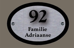 Ovales Edelstahl-Schild mit Perspex-Hausnummer