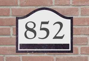Naturstein-Hausnummer mit Rahmen